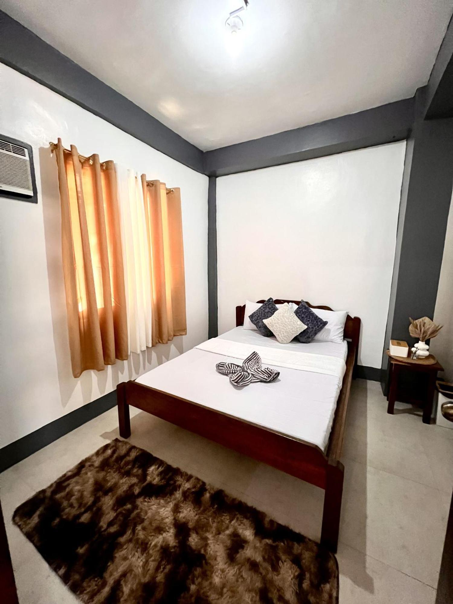Eighty8 Tourist Inn 코른 외부 사진