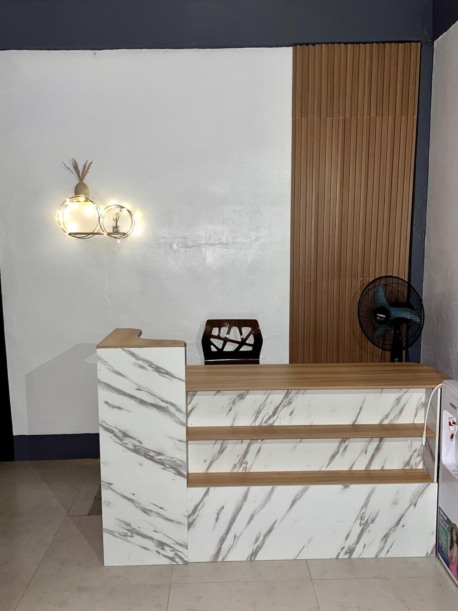 Eighty8 Tourist Inn 코른 외부 사진